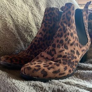 Leopard print closed toe heels